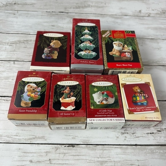 BEAR CHRISTMAS ORNAMENTSbundle lot of 7 all vintage Hallmark - Picture 1 of 2
